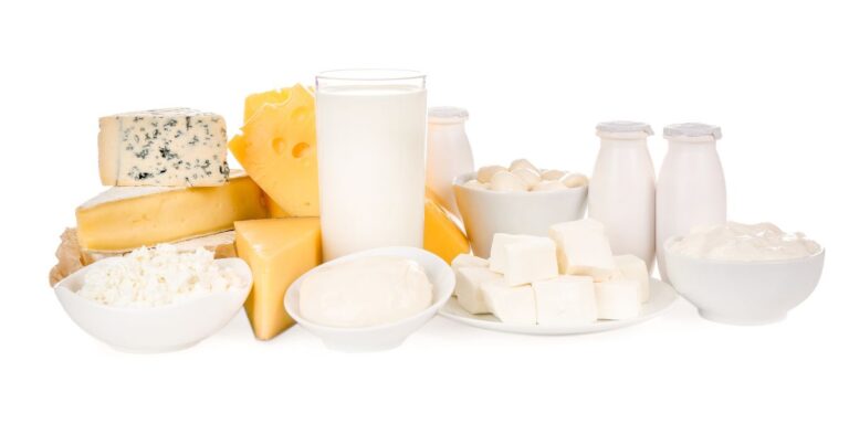 ผลิตภัณฑ์นม คืออะไร สารอาหารใน Dairy Products มีอะไรบ้าง?