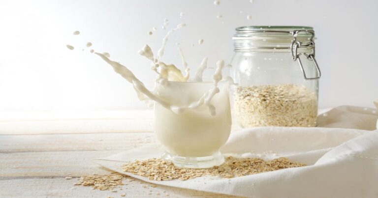 นมข้าวโอ๊ต คืออะไร? ทำไมคนรักสุขภาพถึงเลือกดื่ม