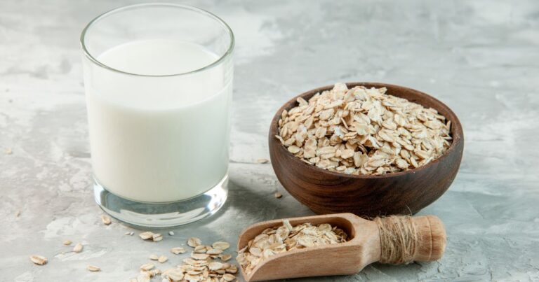 Oat Milk (นมโอ๊ต) คืออะไร มีประโยชน์อย่างไร เหมาะกับใครบ้าง?