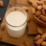 Almond Milk (นมอัลมอนด์) มีประโยชน์อย่างไร เหมาะกับใครบ้าง?