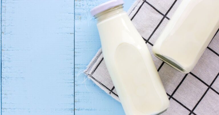 โยเกิร์ต นมเปรี้ยว คืออะไร กินตอนไหน ต่างจากโยเกิร์ตอย่างไร?